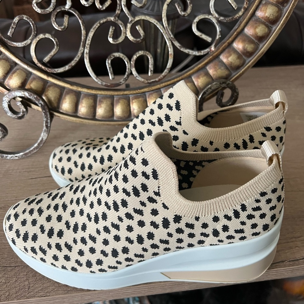 ***SOLD***Slip in leopard print sneakers. Too sassy!